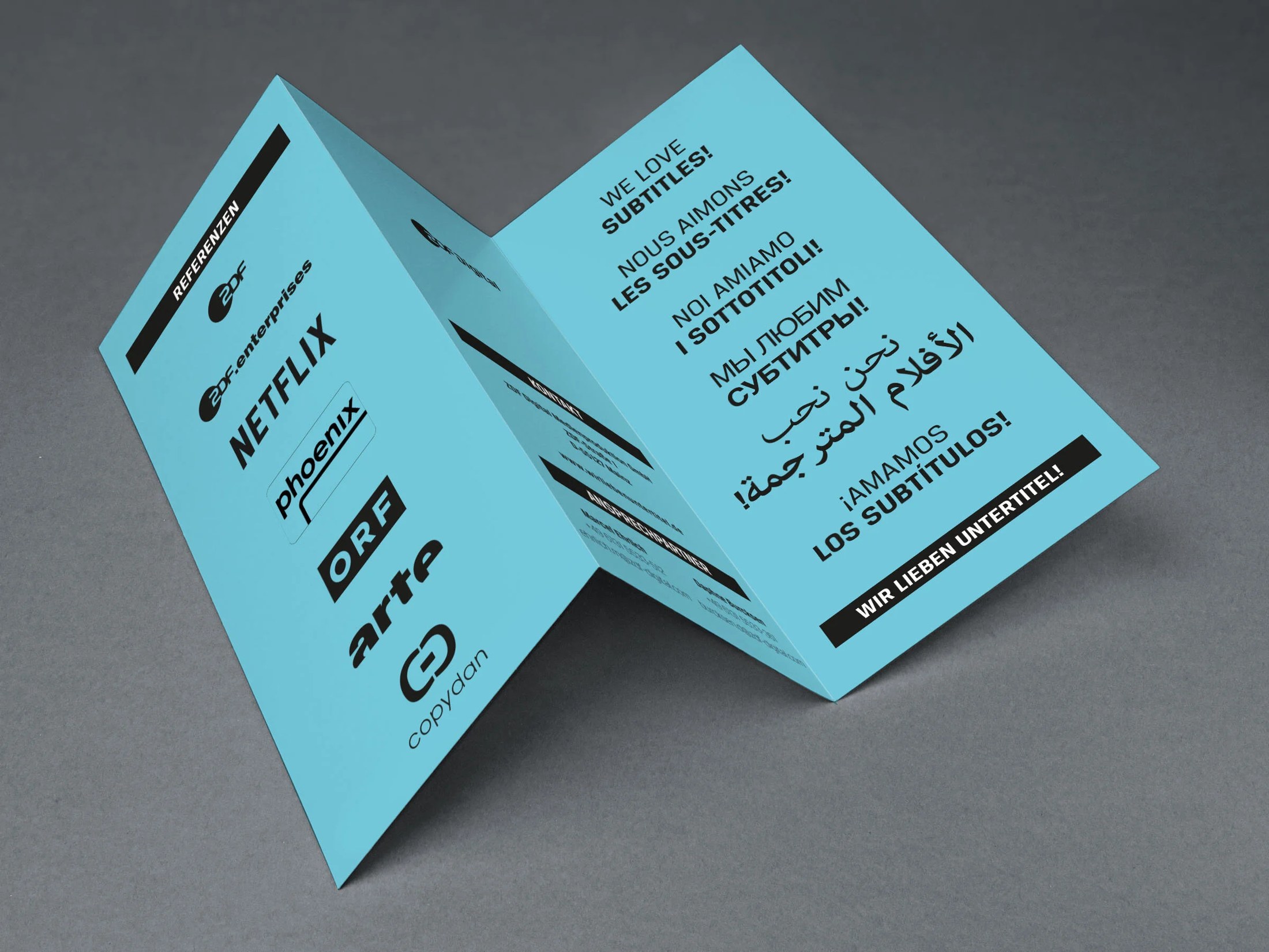 Aufgeklappter Flyer zur Untertitel-Kampagne