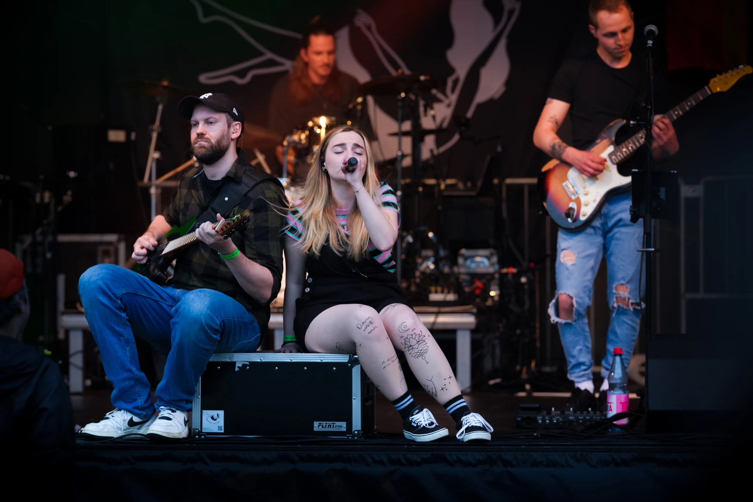 Midnight Falling – gemeinsamer Akustikmoment auf der Bühne